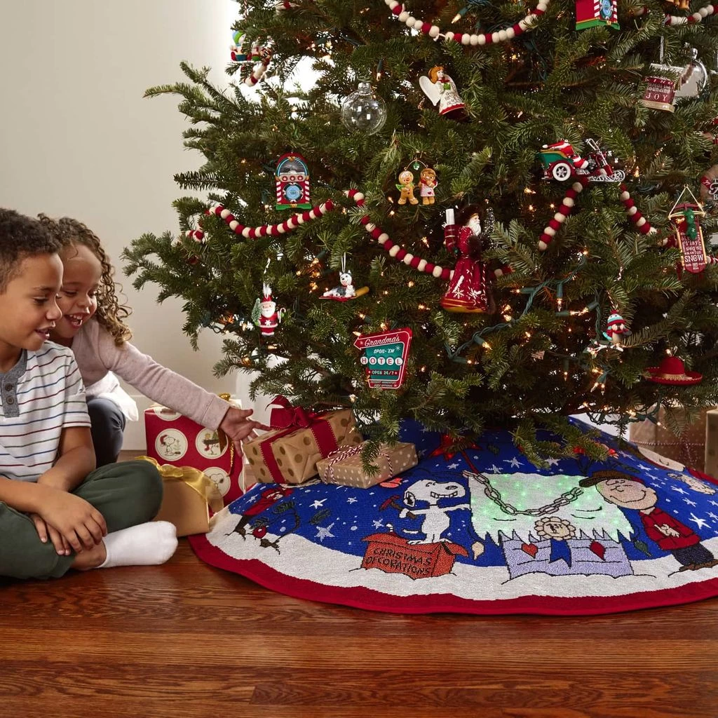 Hallmark Keepsake 2019 Peanuts A Charlie Brown Christmas Tree Skirt With Light 2 Hallmark Keepsake 2019 Peanuts A Charlie Brown Christmas Tree Skirt With Light